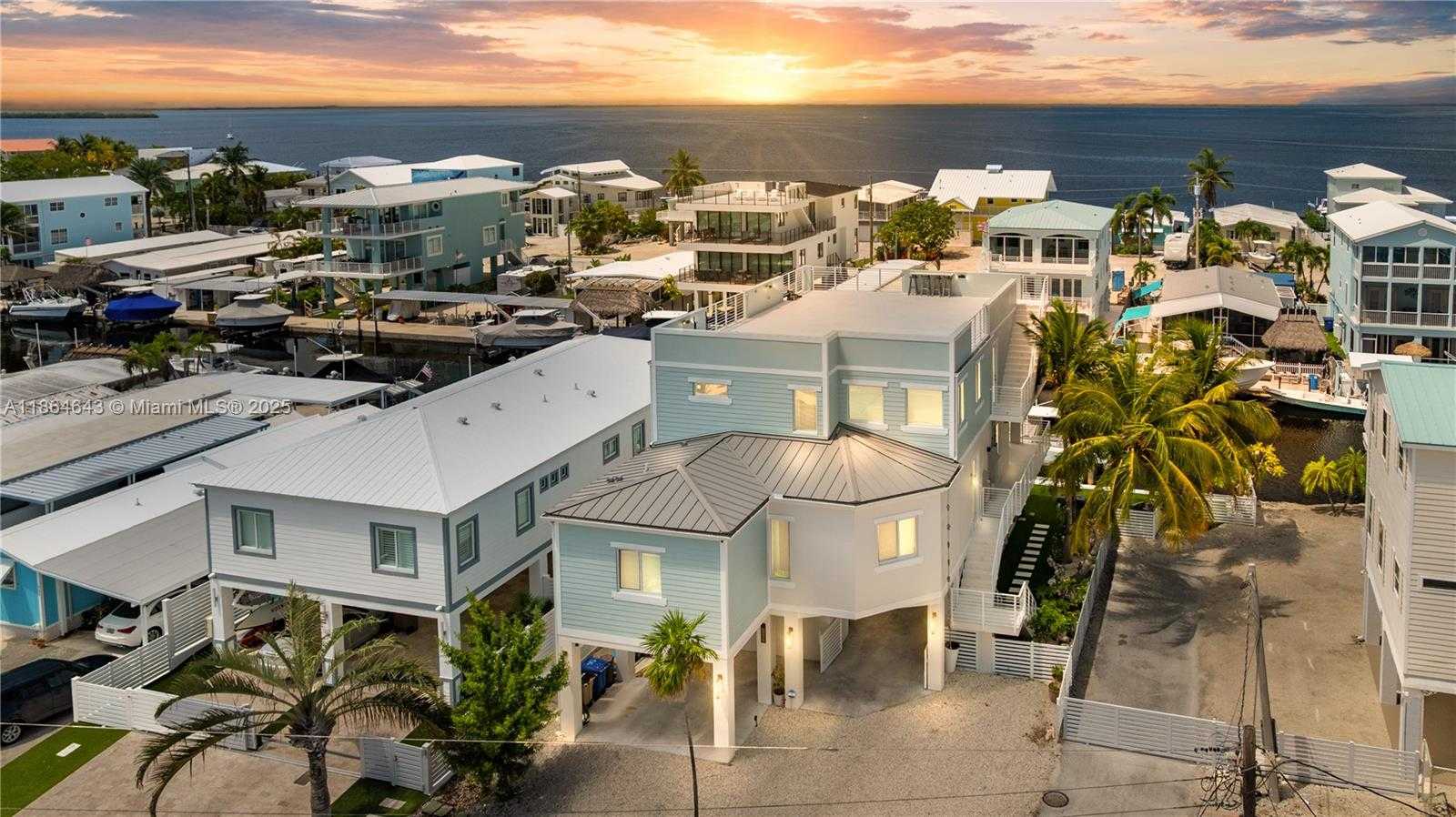 Small Image of 705 GARDEN STATE LN, Key Largo Number 15