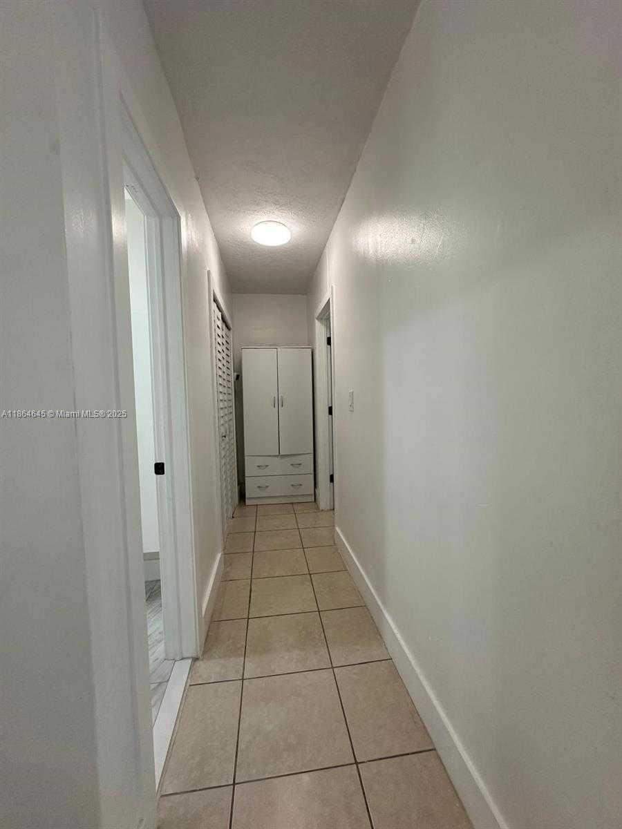 Small Image of Hollywood Number 19