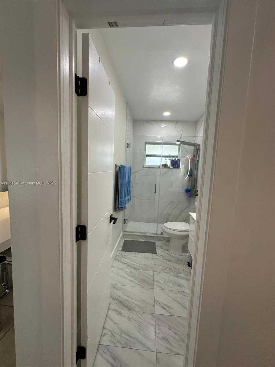 Small Image of Hollywood Number 29