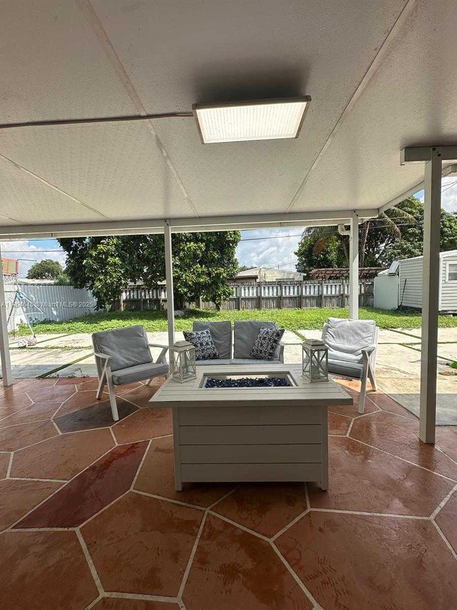 Small Image of Hollywood Number 31