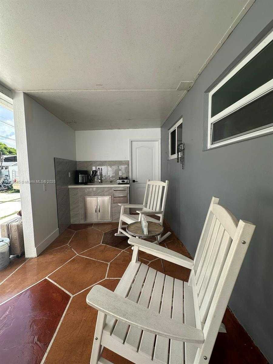 Small Image of Hollywood Number 38