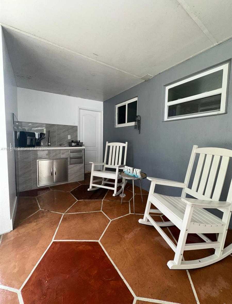 Small Image of Hollywood Number 40
