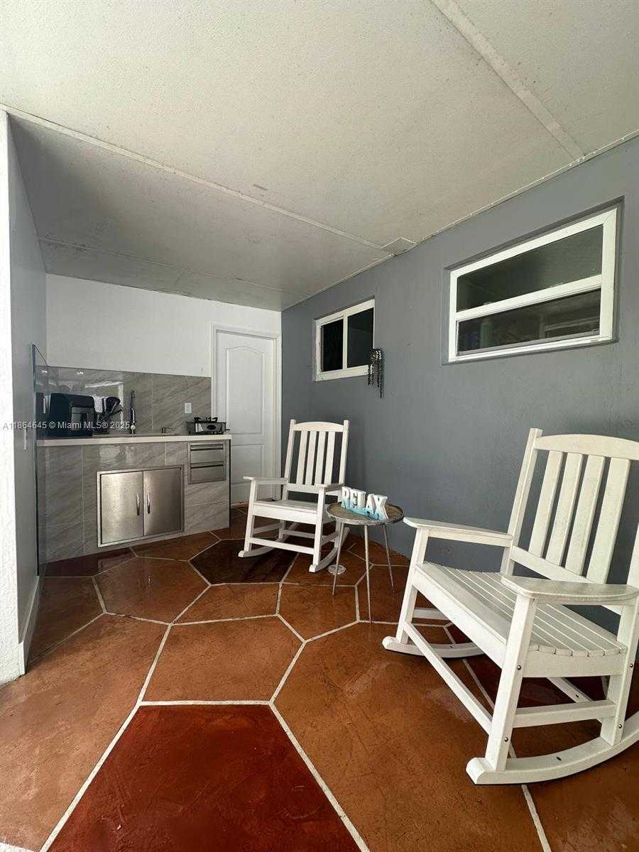 Small Image of Hollywood Number 41