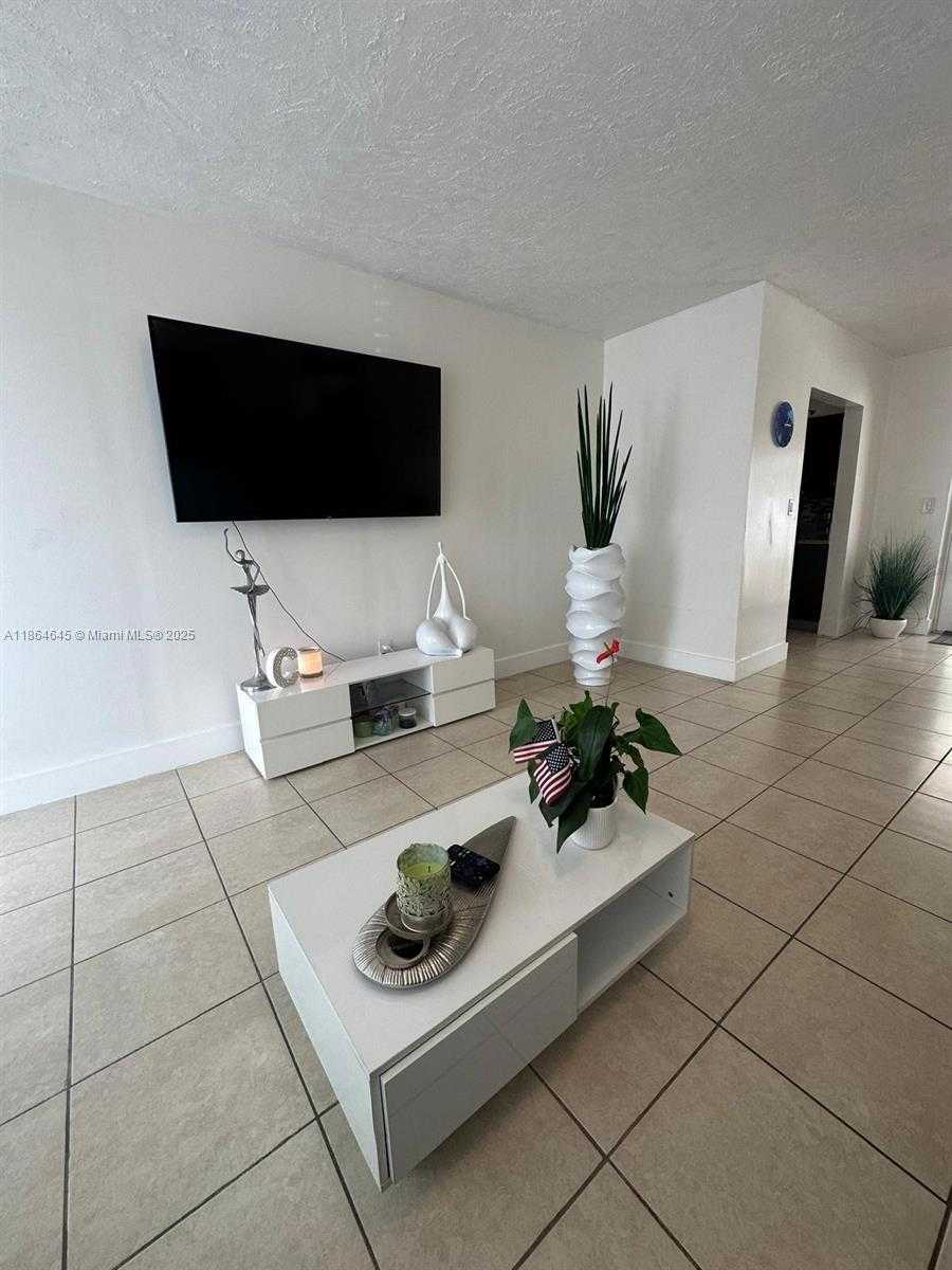 Small Image of Hollywood Number 6