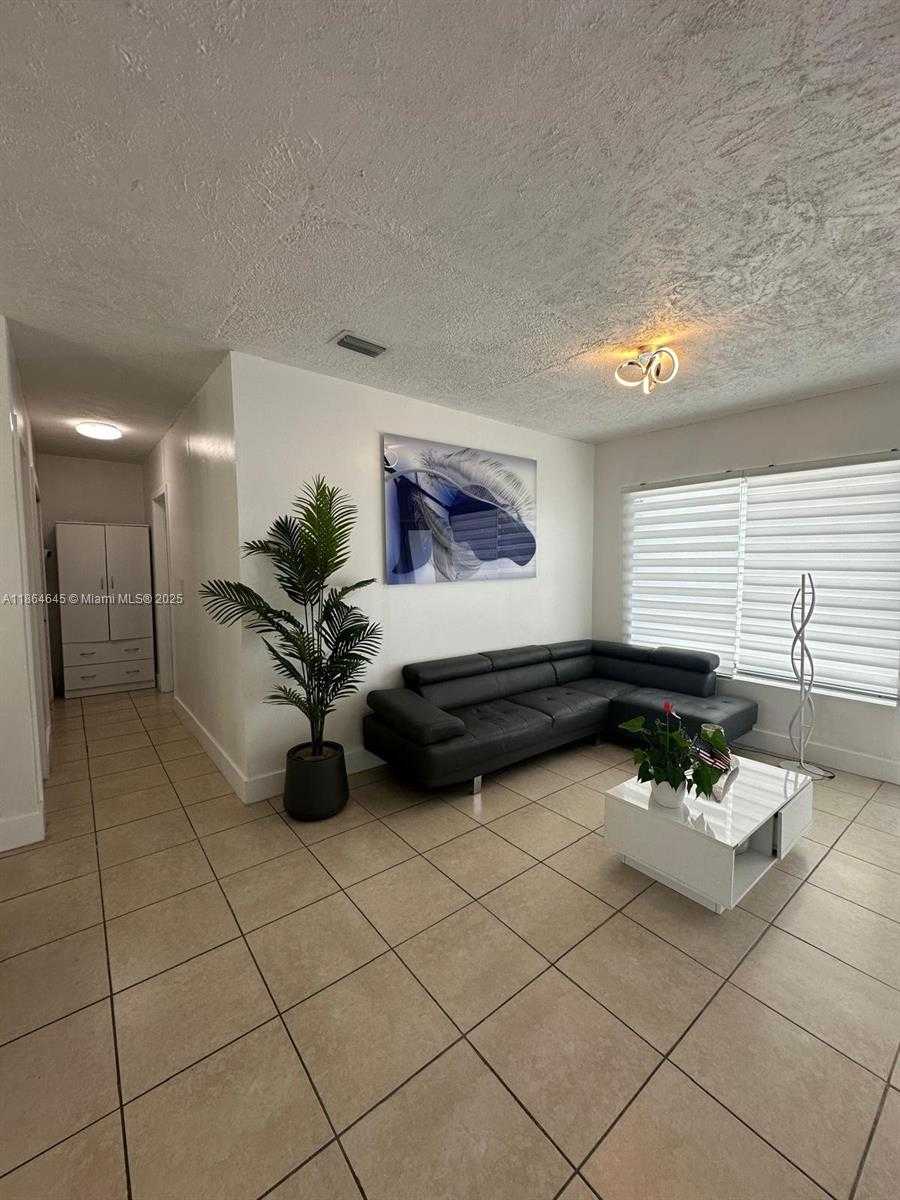 Small Image of Hollywood Number 9
