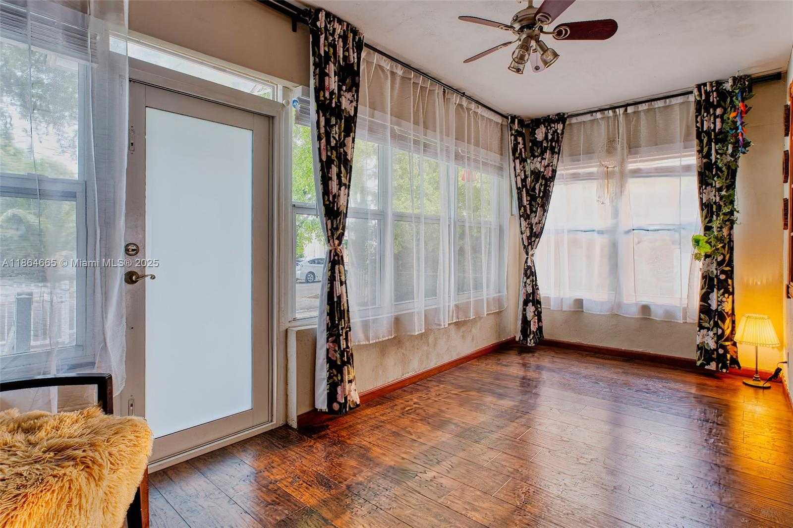 Small Image of 1923 DEWEY ST, Hollywood Number 12