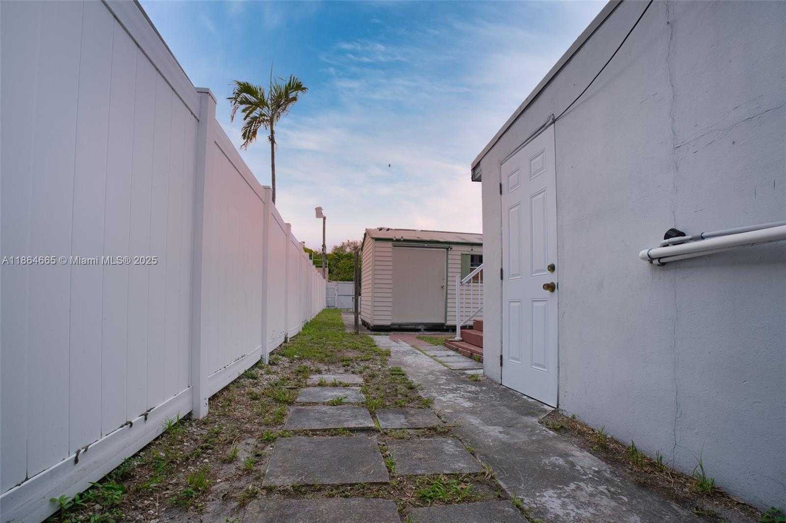 Small Image of 1923 DEWEY ST, Hollywood Number 21