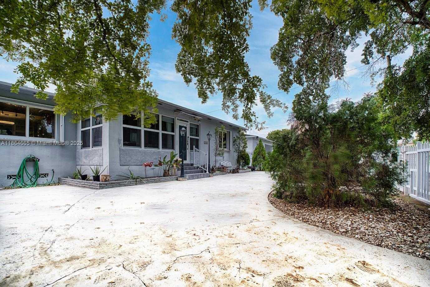 Small Image of 1923 DEWEY ST, Hollywood Number 3