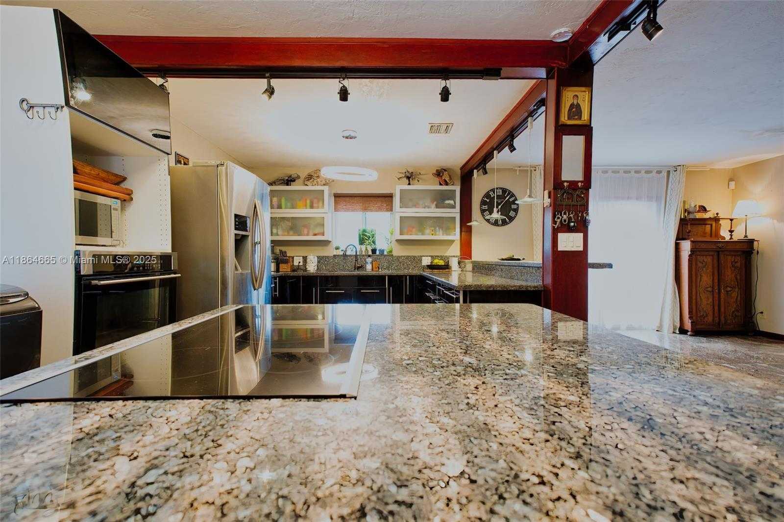 Small Image of 1923 DEWEY ST, Hollywood Number 6