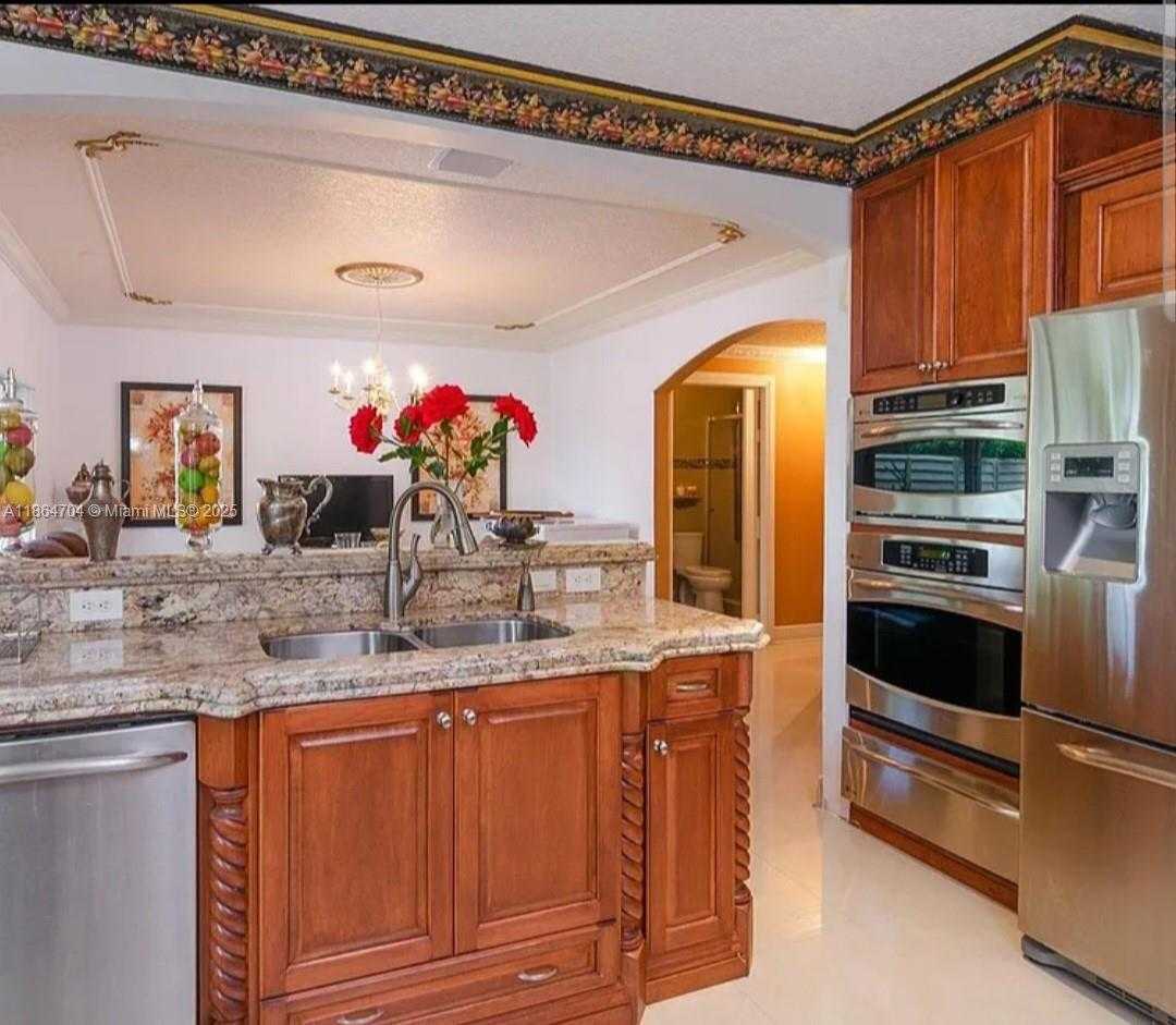Small Image of 8902 SOUTH WEST 208TH TER, Cutler Bay Number 2
