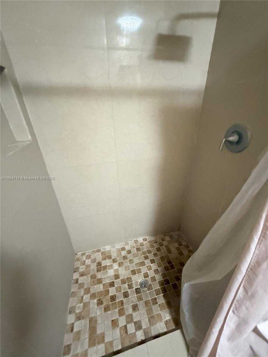 Small Image of 19800 SOUTH WEST 180TH AVE, Miami Number 14
