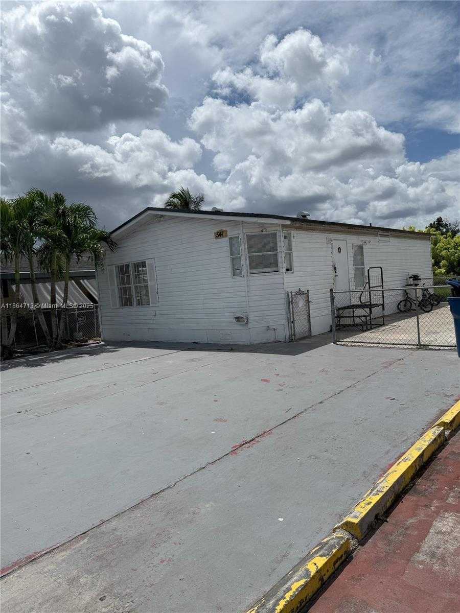 Small Image of 19800 SOUTH WEST 180TH AVE, Miami Number 3