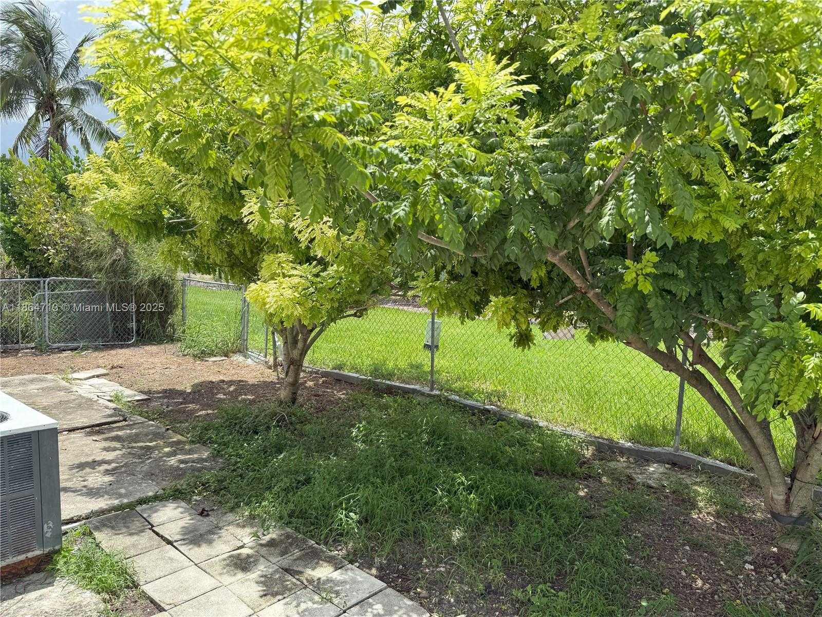 Small Image of 19800 SOUTH WEST 180TH AVE, Miami Number 4