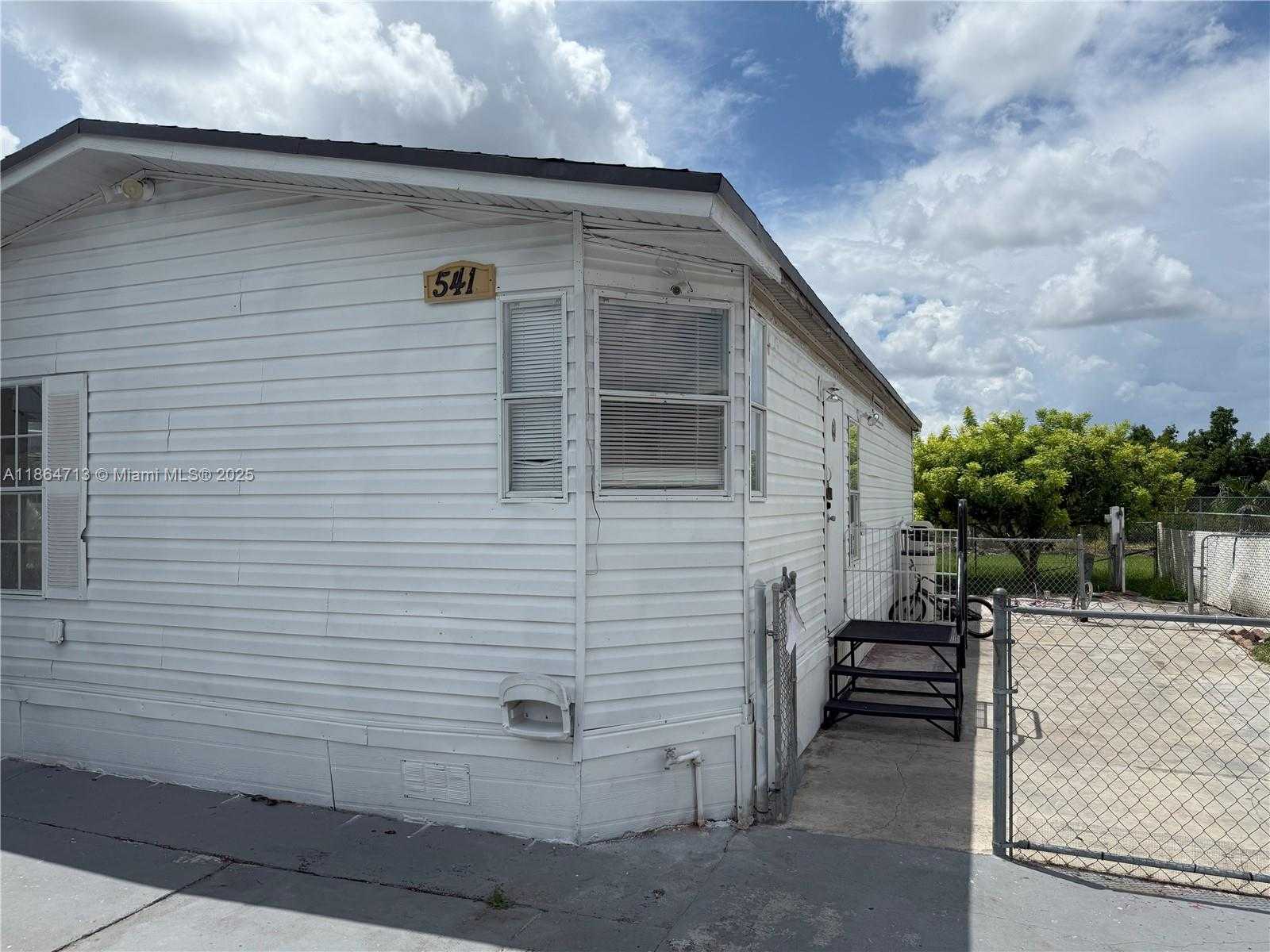 Small Image of 19800 SOUTH WEST 180TH AVE, Miami Number 5
