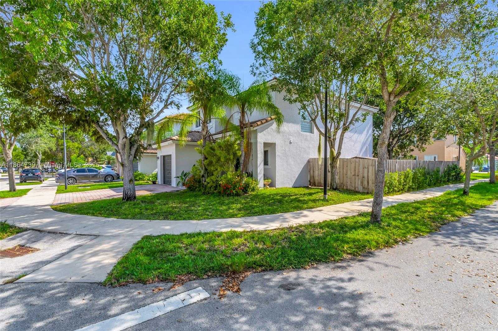 Small Image of 1635 SOUTH EAST 20TH TER, Homestead Number 3