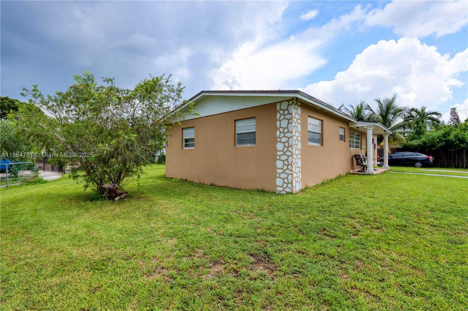 Small Image of 30211 SOUTH WEST 158TH RD, Homestead Number 13