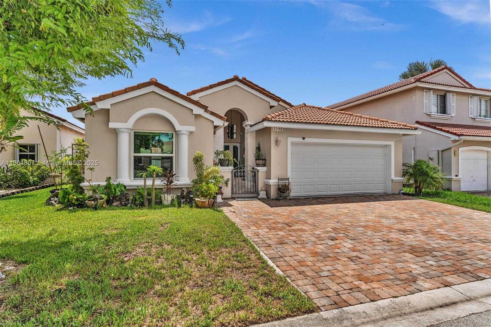 Small Image of 3388 SOUTH WEST 49TH ST, Hollywood Number 2