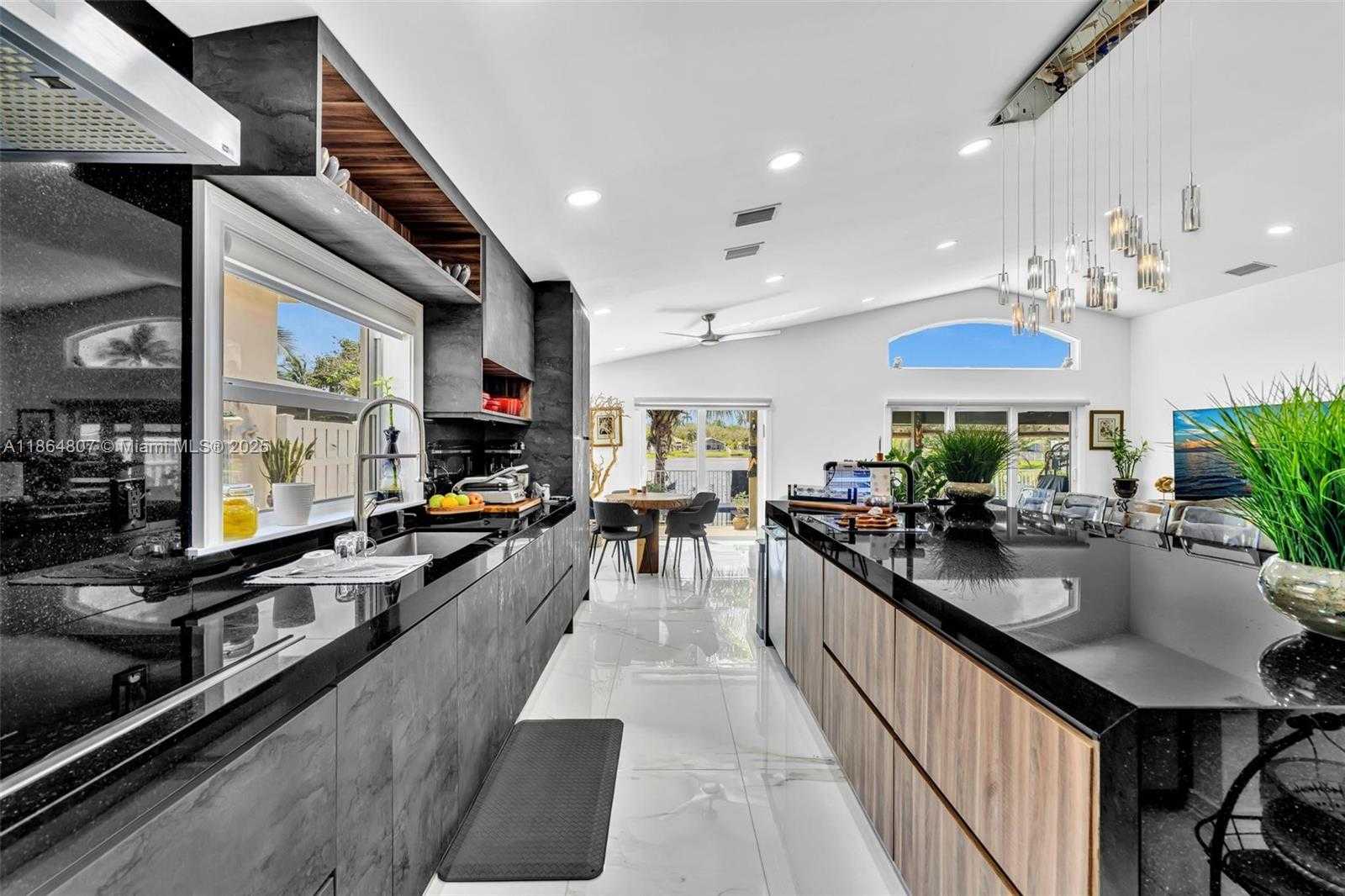 Small Image of 3388 SOUTH WEST 49TH ST, Hollywood Number 7