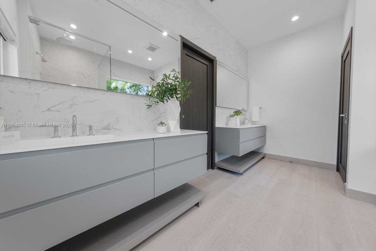 Small Image of 11675 NORTH EAST 20TH DR, North Miami Number 17
