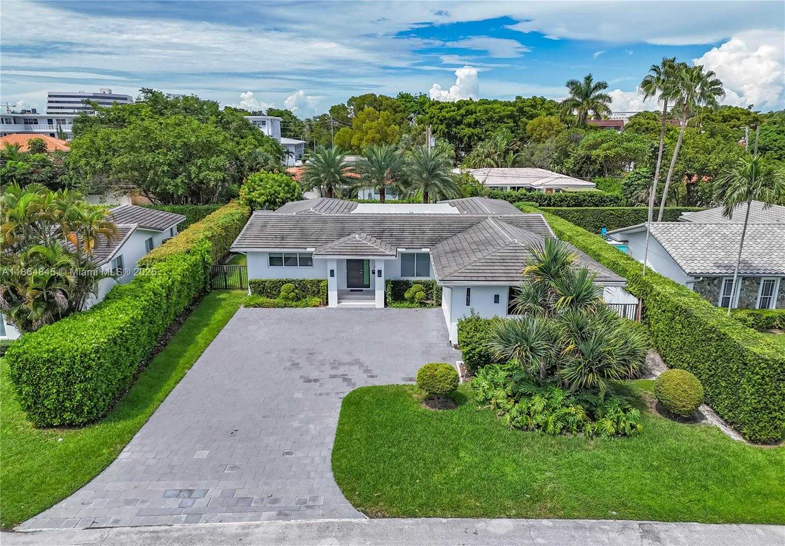 Small Image of 11675 NORTH EAST 20TH DR, North Miami Number 2