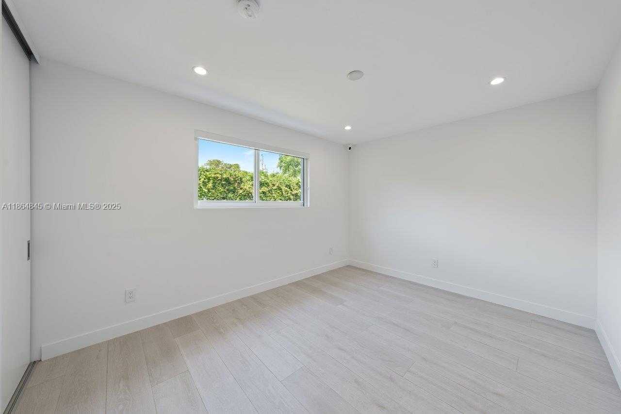 Small Image of 11675 NORTH EAST 20TH DR, North Miami Number 22