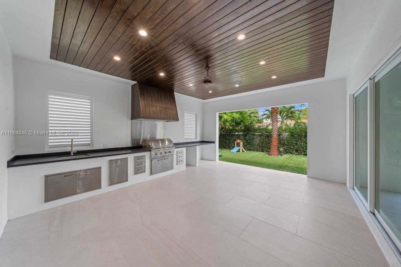 Small Image of 11675 NORTH EAST 20TH DR, North Miami Number 26