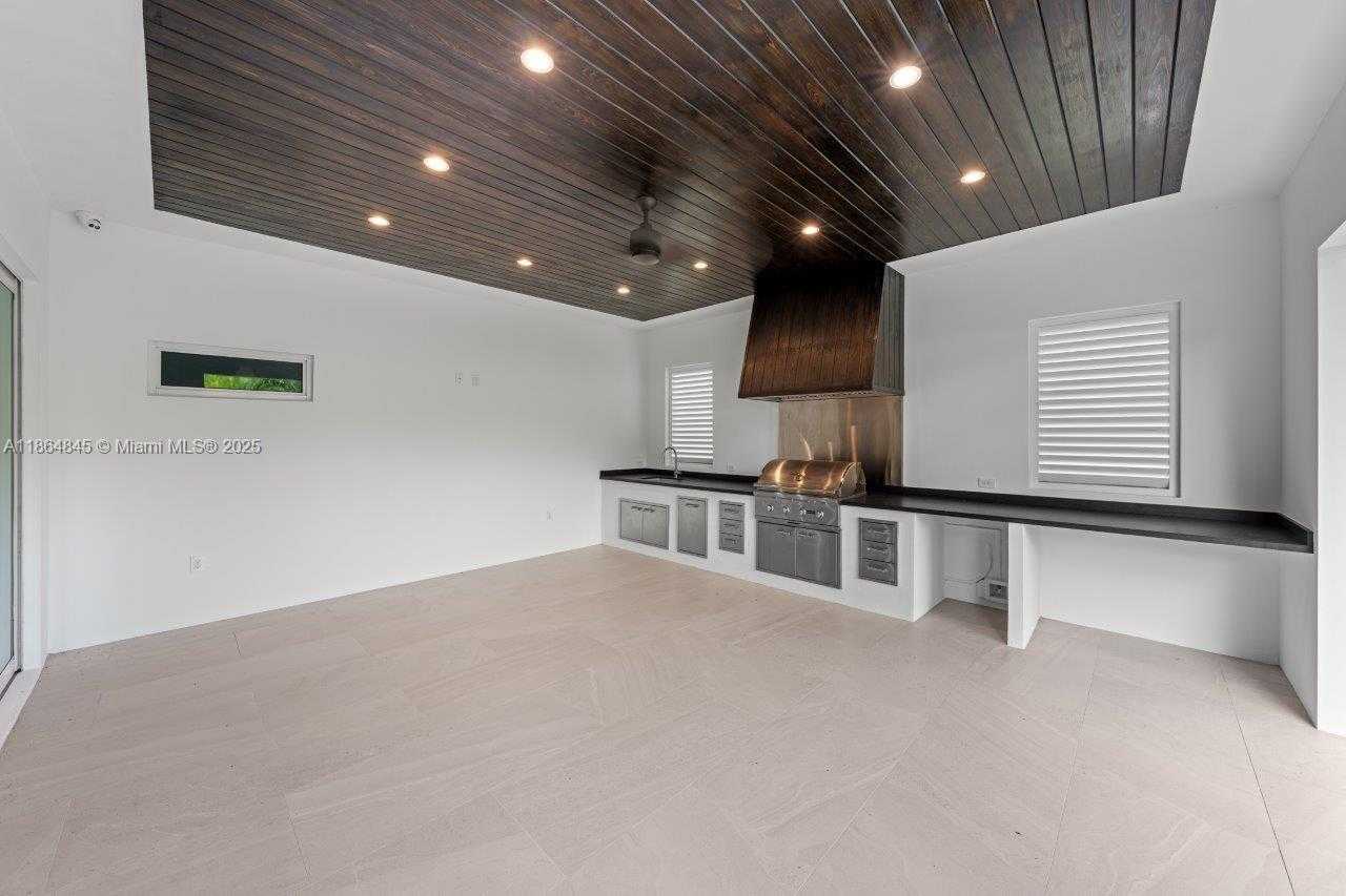 Small Image of 11675 NORTH EAST 20TH DR, North Miami Number 27