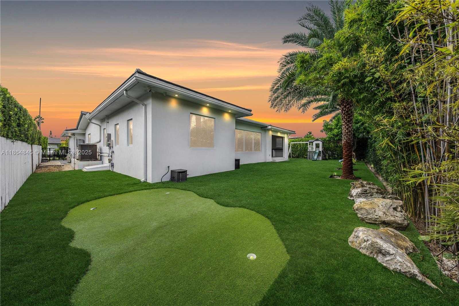 Small Image of 11675 NORTH EAST 20TH DR, North Miami Number 30