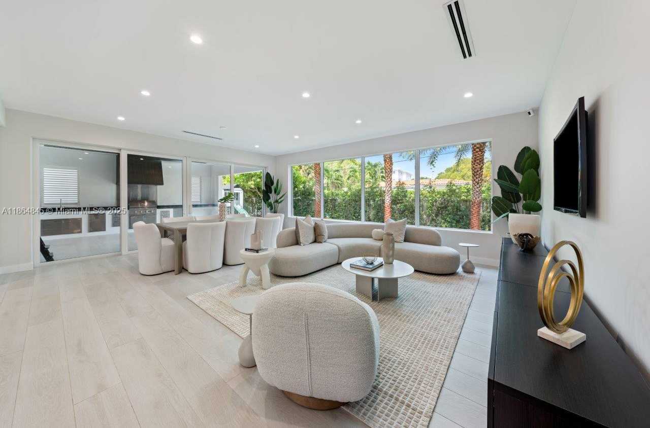 Small Image of 11675 NORTH EAST 20TH DR, North Miami Number 5