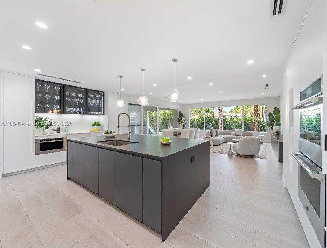 Small Image of 11675 NORTH EAST 20TH DR, North Miami Number 8