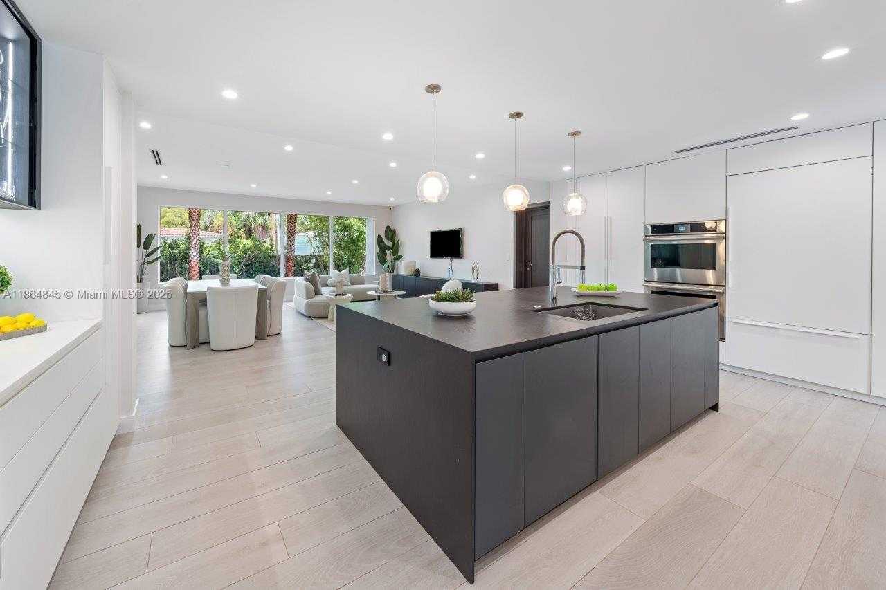 Small Image of 11675 NORTH EAST 20TH DR, North Miami Number 9