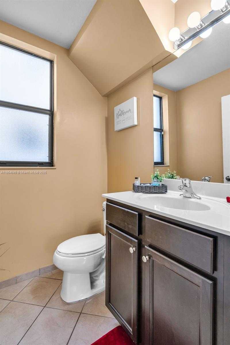 Small Image of 8894 WEST 34TH AVE, Hialeah Number 20