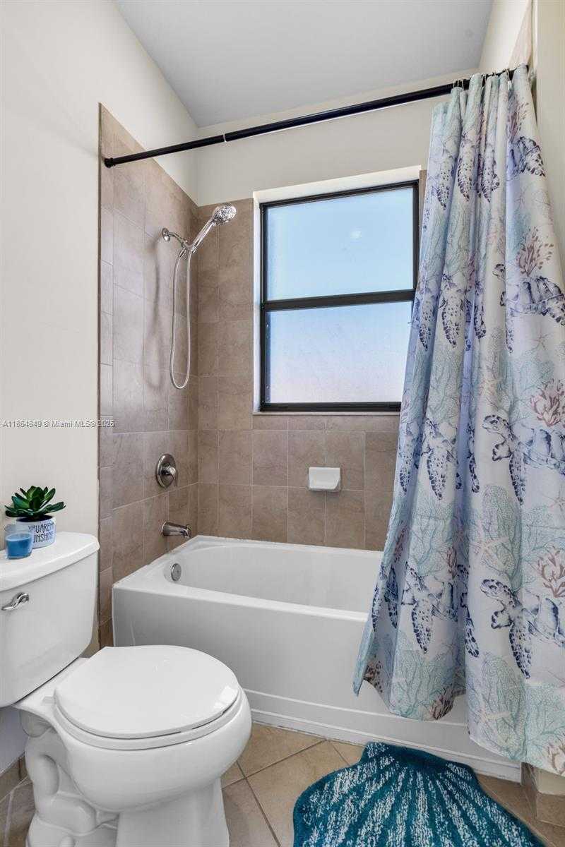 Small Image of 8894 WEST 34TH AVE, Hialeah Number 31