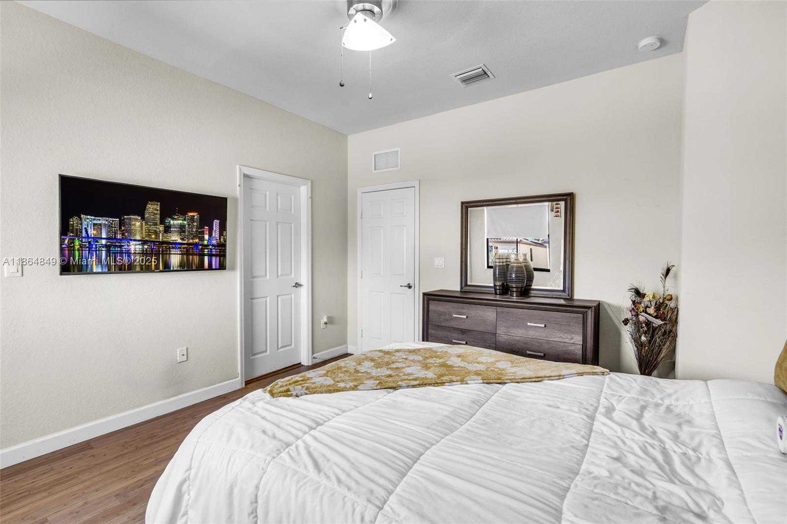 Small Image of 8894 WEST 34TH AVE, Hialeah Number 35