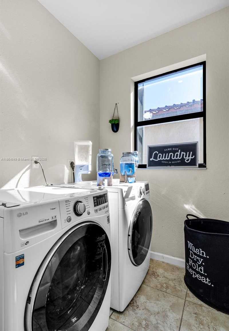 Small Image of 8894 WEST 34TH AVE, Hialeah Number 38