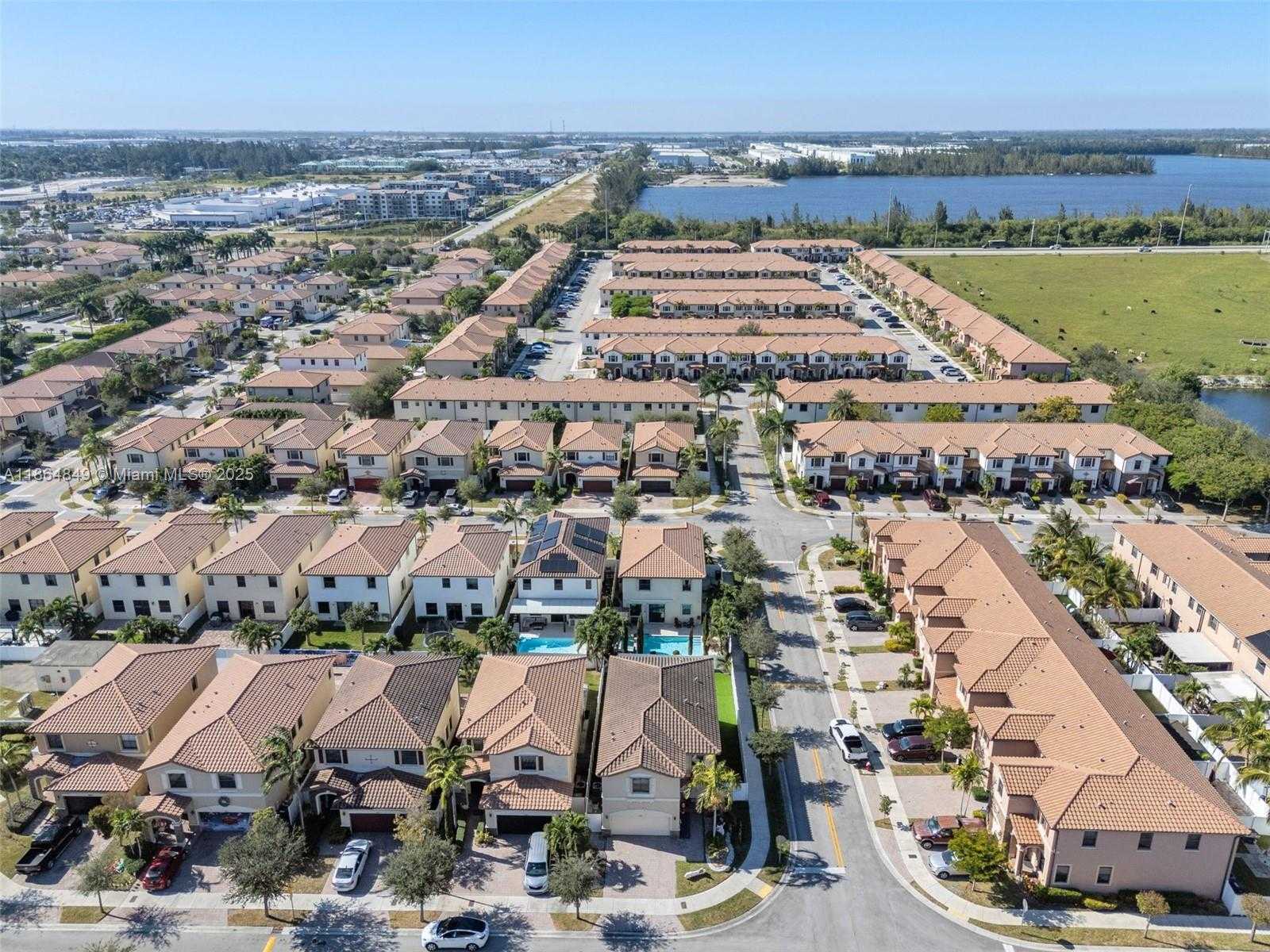 Small Image of 8894 WEST 34TH AVE, Hialeah Number 48