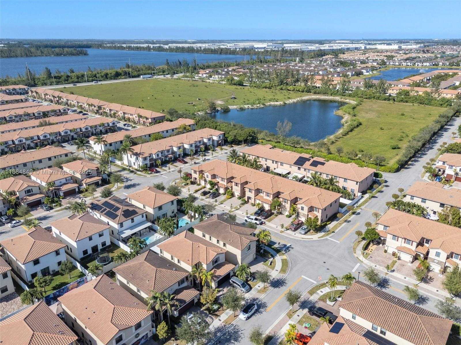 Small Image of 8894 WEST 34TH AVE, Hialeah Number 53