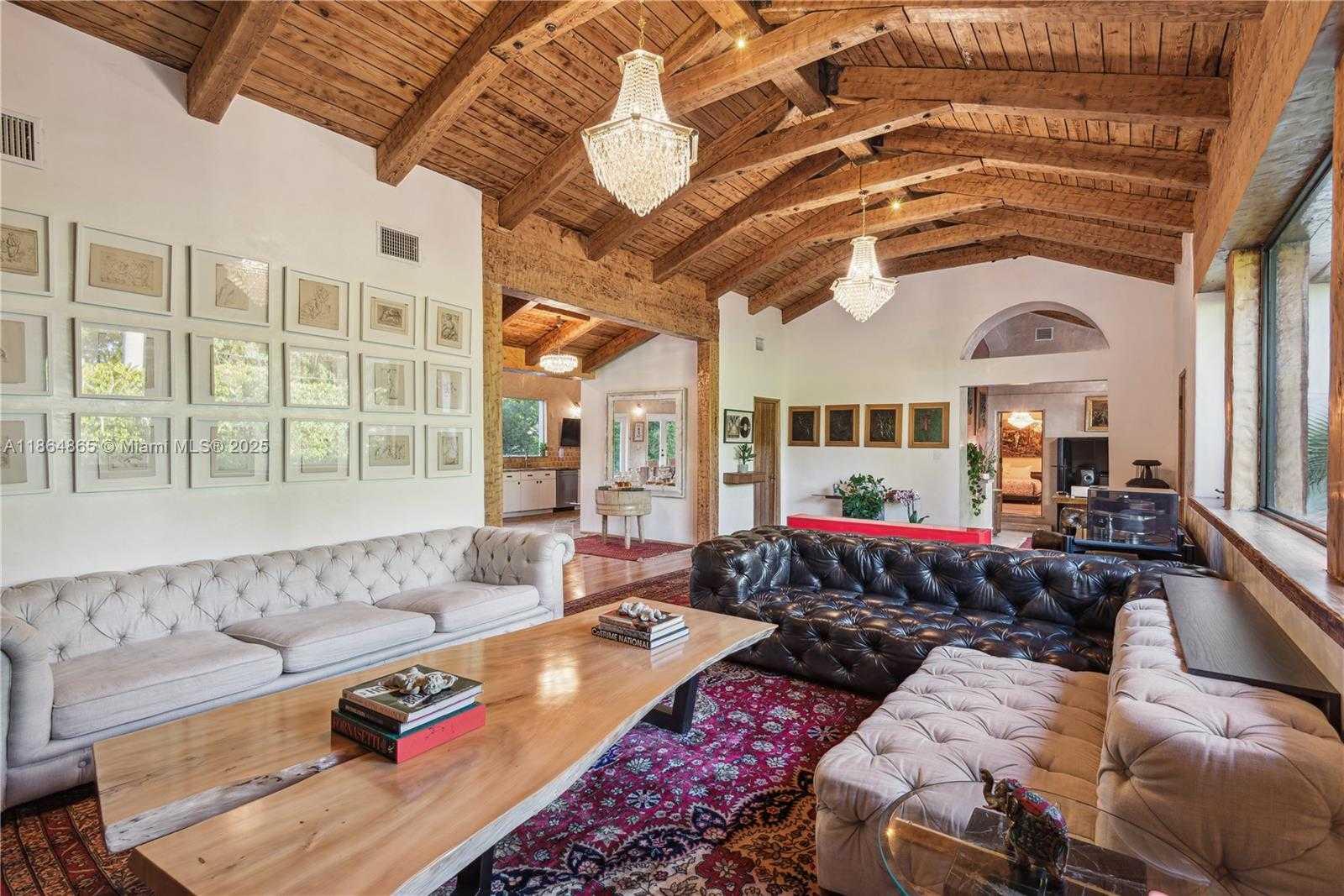 Small Image of 6350 PINETREE DR, Miami Beach Number 10