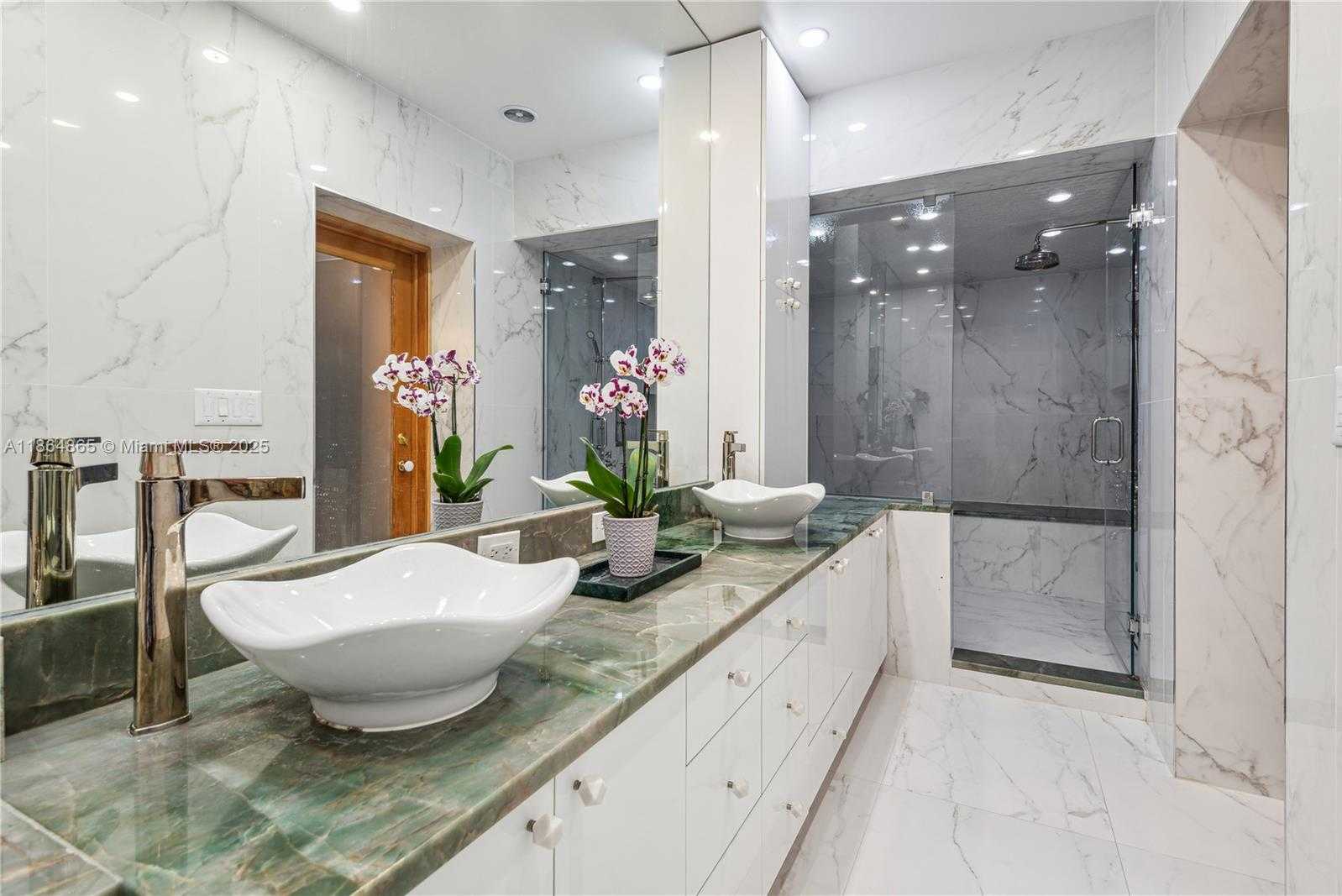 Small Image of 6350 PINETREE DR, Miami Beach Number 16