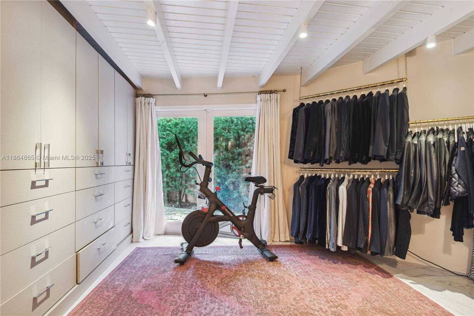 Small Image of 6350 PINETREE DR, Miami Beach Number 17