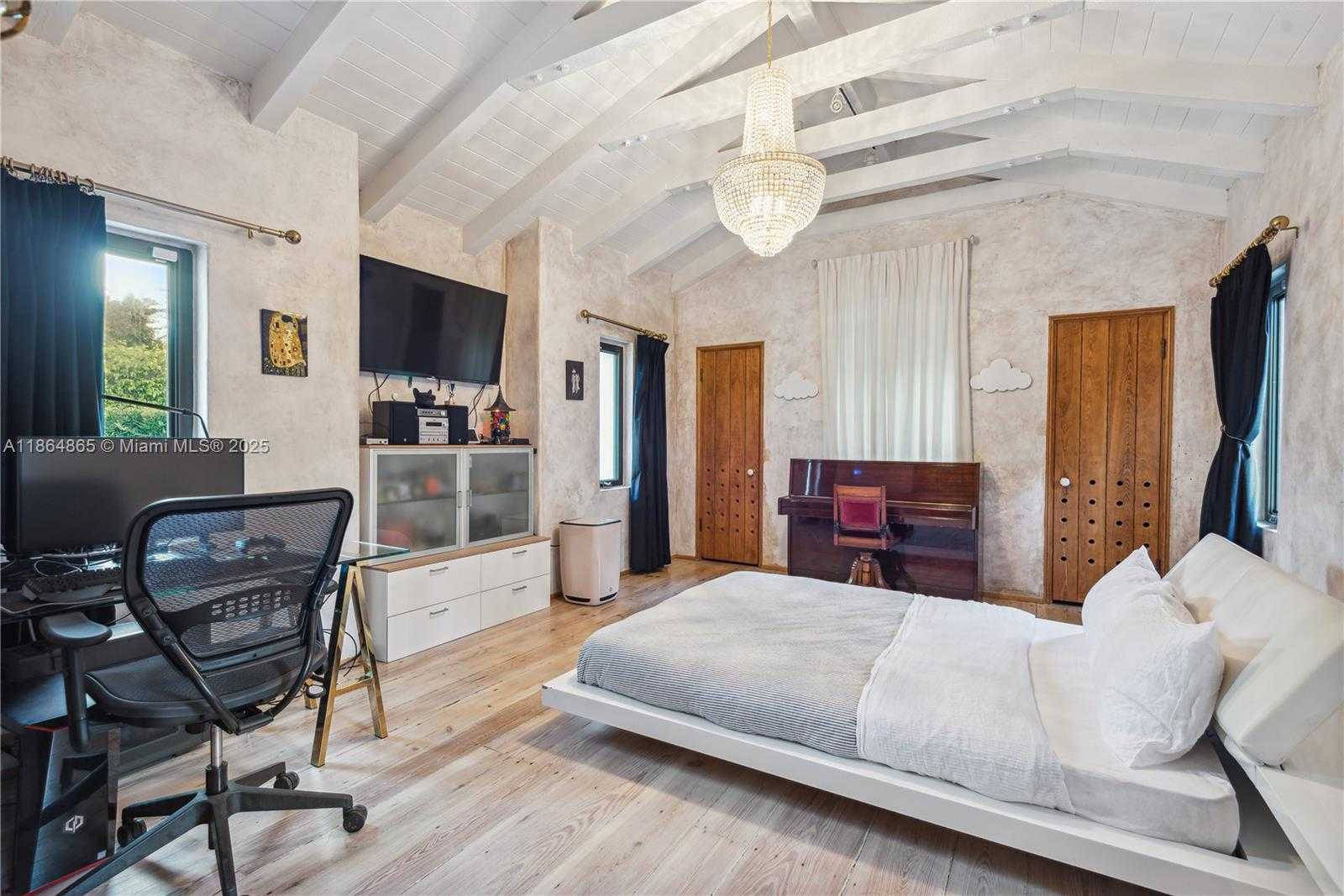 Small Image of 6350 PINETREE DR, Miami Beach Number 18