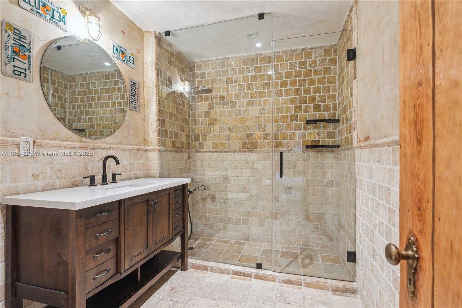Small Image of 6350 PINETREE DR, Miami Beach Number 19