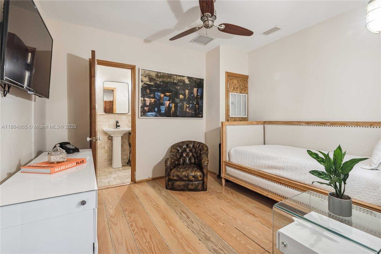 Small Image of 6350 PINETREE DR, Miami Beach Number 20