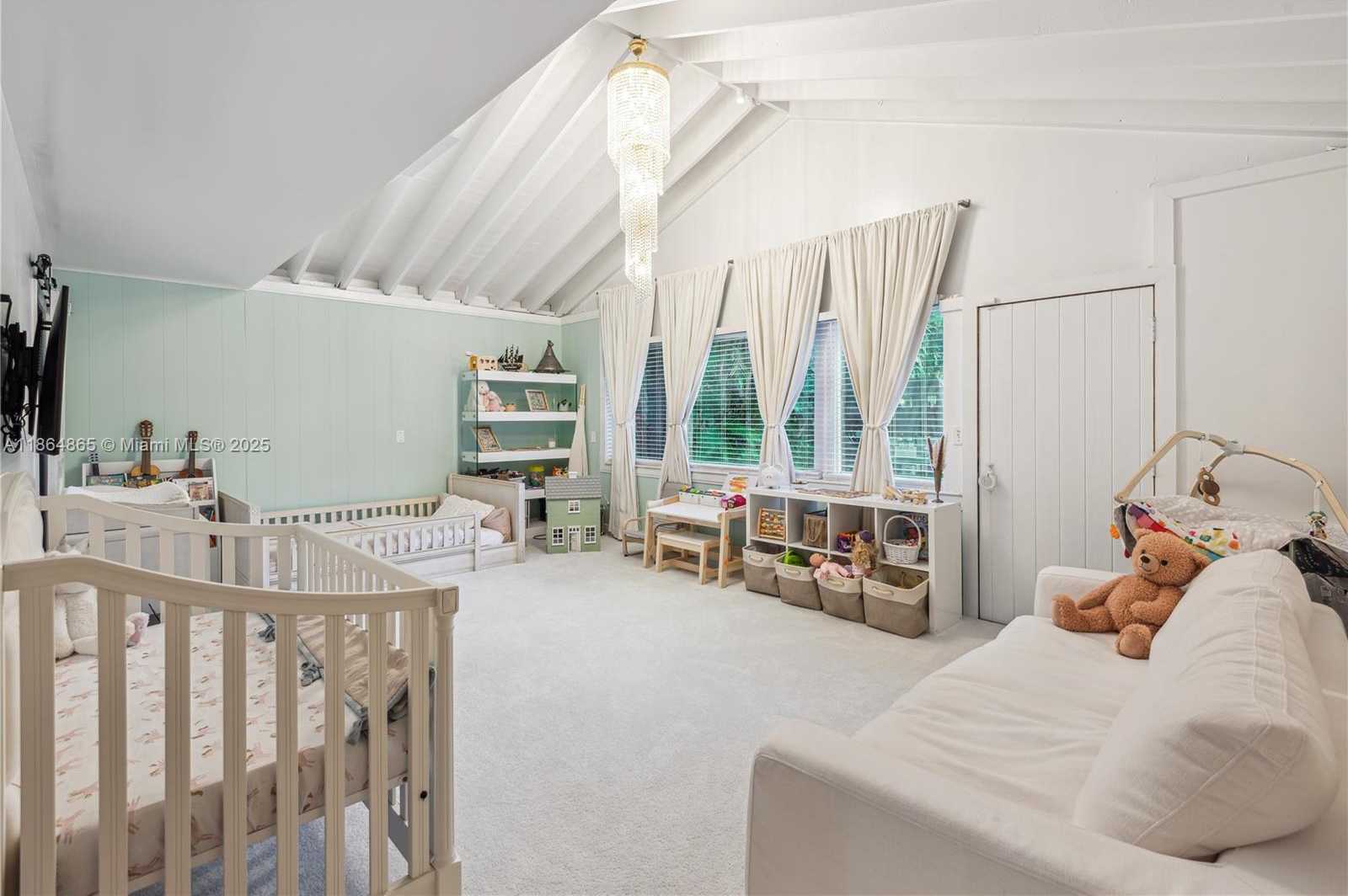 Small Image of 6350 PINETREE DR, Miami Beach Number 21