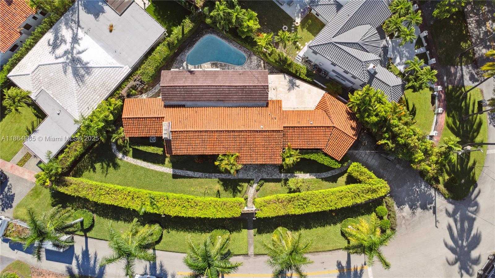 Small Image of 6350 PINETREE DR, Miami Beach Number 23