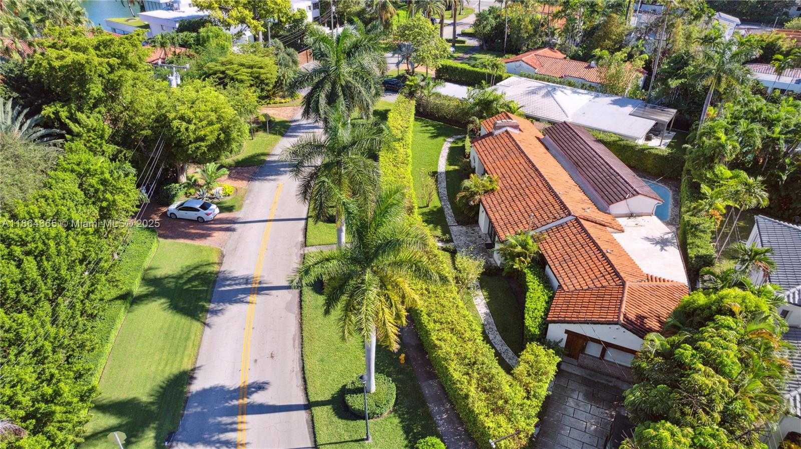 Small Image of 6350 PINETREE DR, Miami Beach Number 24