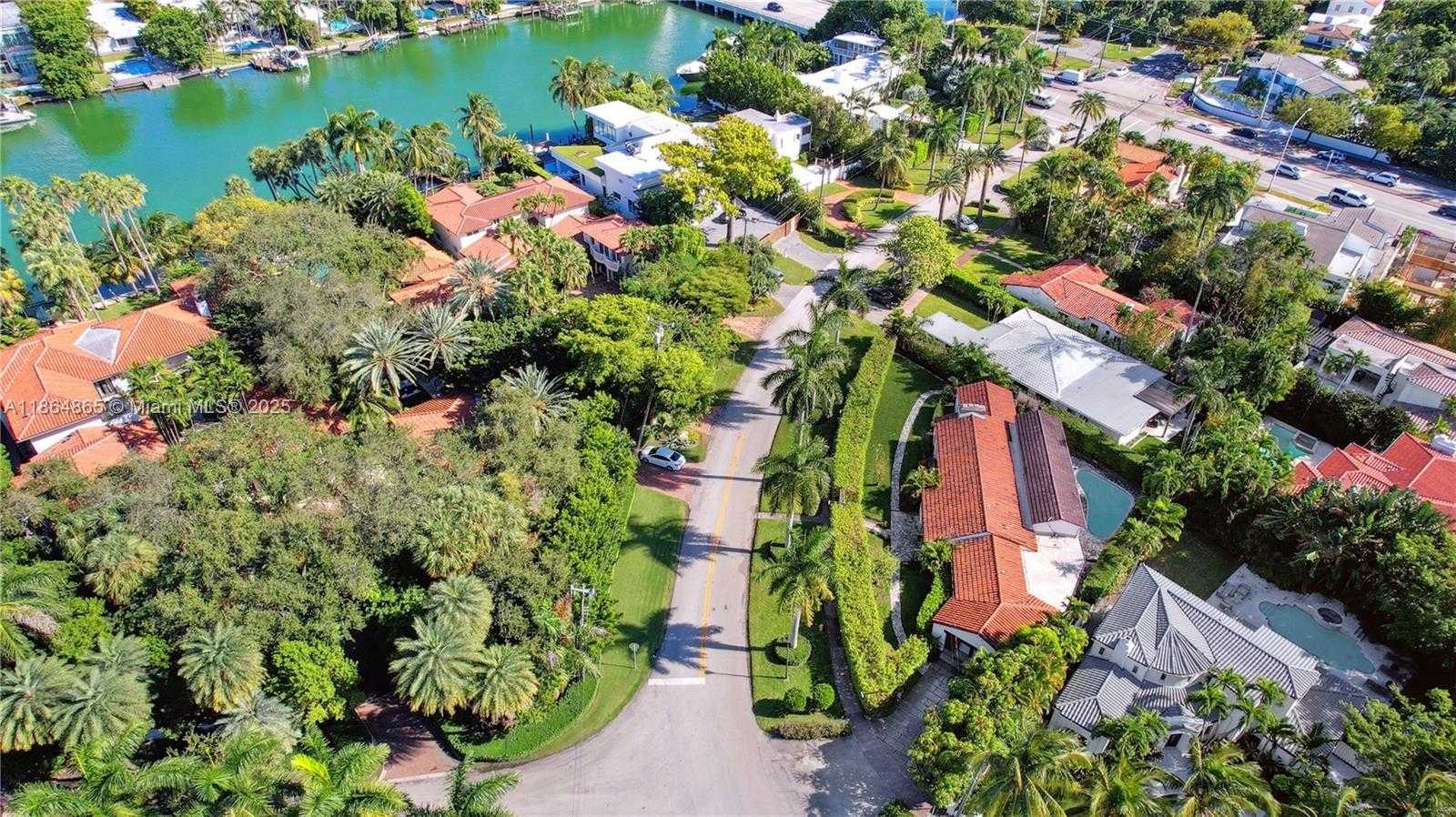 Small Image of 6350 PINETREE DR, Miami Beach Number 25