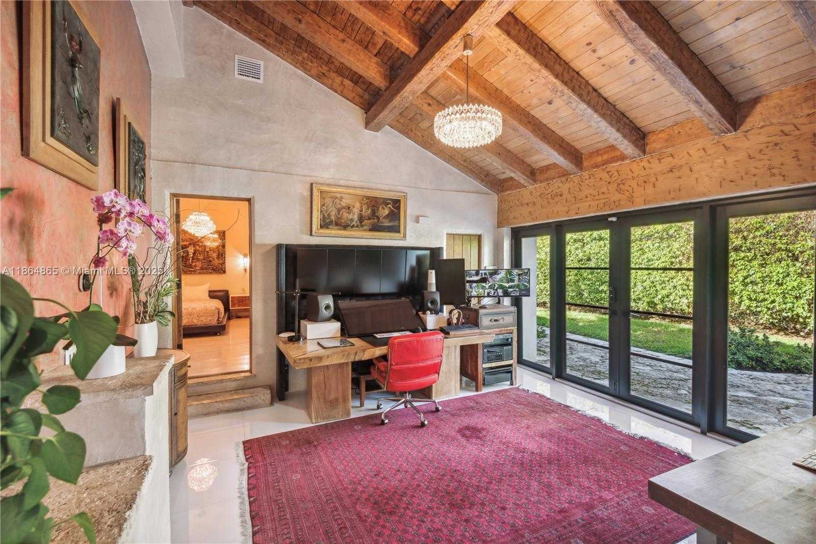 Small Image of 6350 PINETREE DR, Miami Beach Number 7