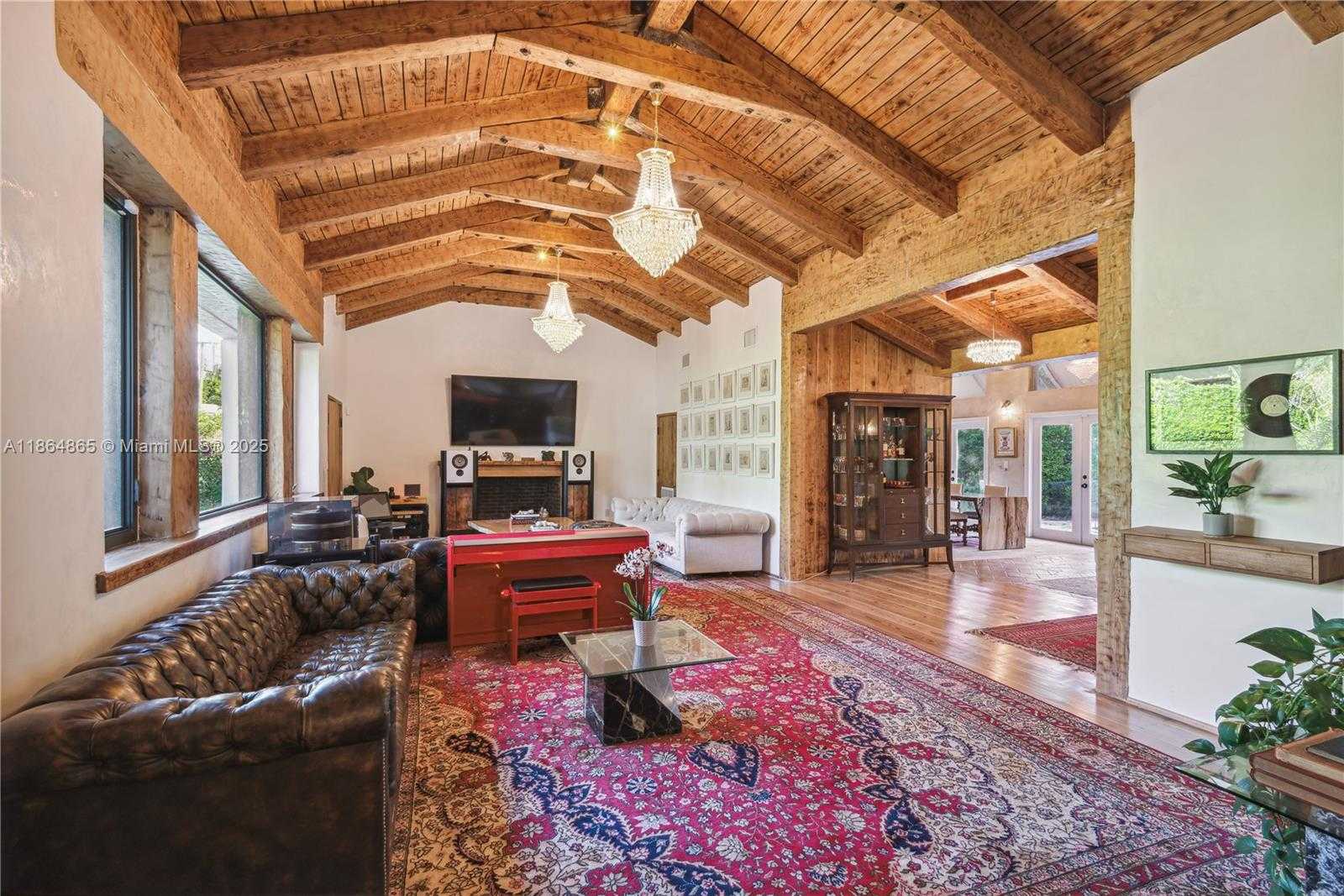 Small Image of 6350 PINETREE DR, Miami Beach Number 8