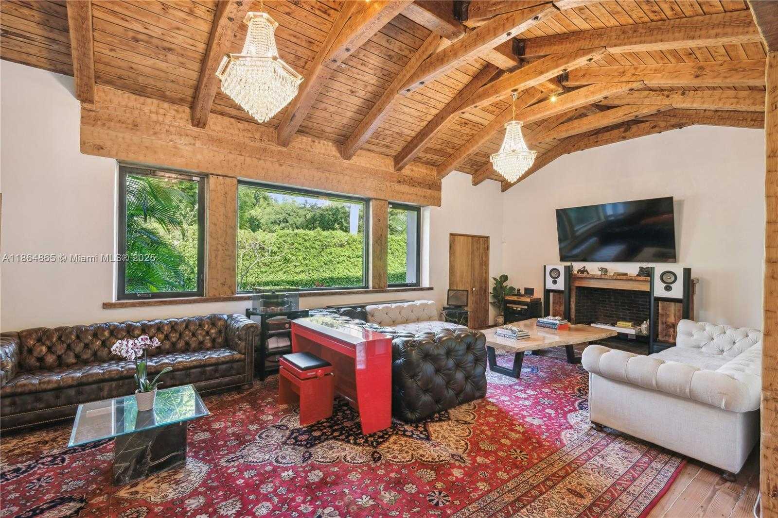 Small Image of 6350 PINETREE DR, Miami Beach Number 9